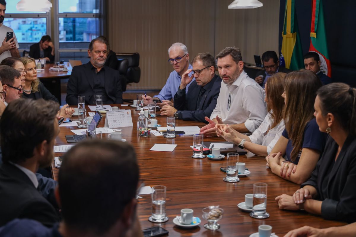 OAB RS Inundações no RS em reunião emergencial o presidente do